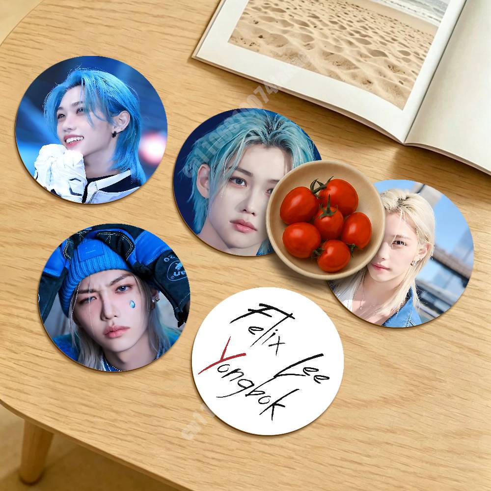 Desk Setup Kpop - F-Felix L-Lee Yong Bok Kpop Runder